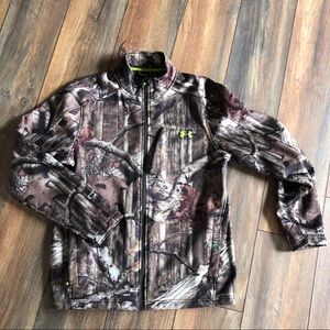 Men’s Camo Under Armour jacket: L